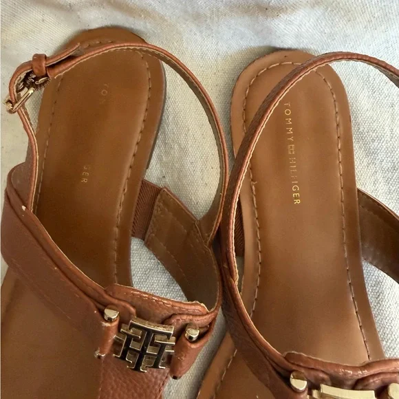Tommy Hilfiger Women's Brown Leather T-Strap Sandals Gold Emblem and Buckles 10 - Picture 5 of 11